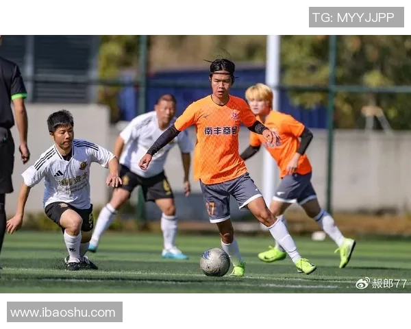 深圳足球队比赛经验引发热议球迷对球队表现的不同看法与争论 深圳足球队比赛经验引发热议球迷对球队表现的不同看法与争论